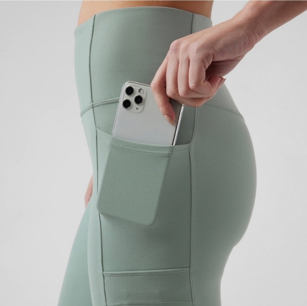 ATHLETA Salutation Cargo 7/8 3x